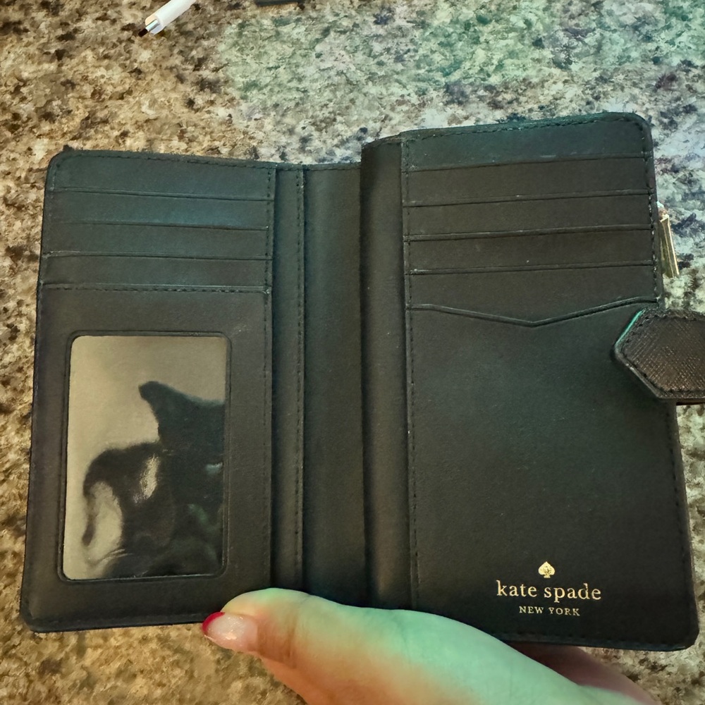 Kate Spade Black and Cream Wallet (Medium) - Picture 3 of 5